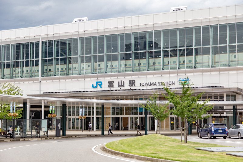 2015（平成27）年北陸新幹線の開業し、利便性が向上した「富山」駅とその周辺